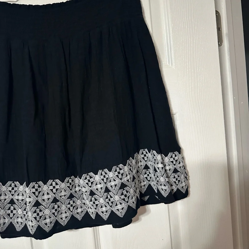 NWT Old Navy Black Skater Mini Skirt with Pleated Embellishments - Picture 5 of 13